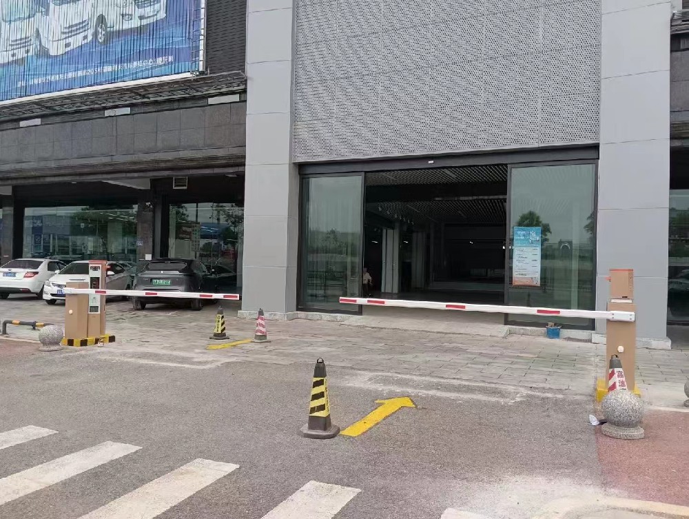 汽车城无人值守停车场案列